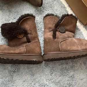 Women's Bailey Button brown size 7 UGGs